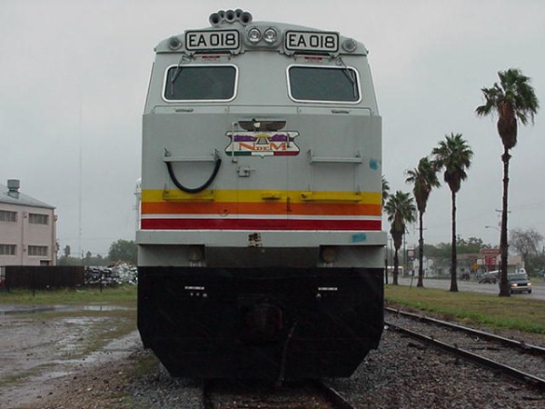 � 2000 Jorge Luna Hel�